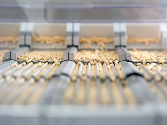 Manufacturing supplements: equipment for sorting capsules.